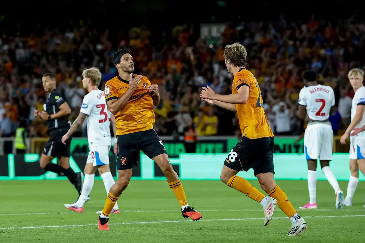 The Championship Returns: Late Drama, Relegated Giants Stumble, and QPR Shine in Action-Packed Opening Weekend