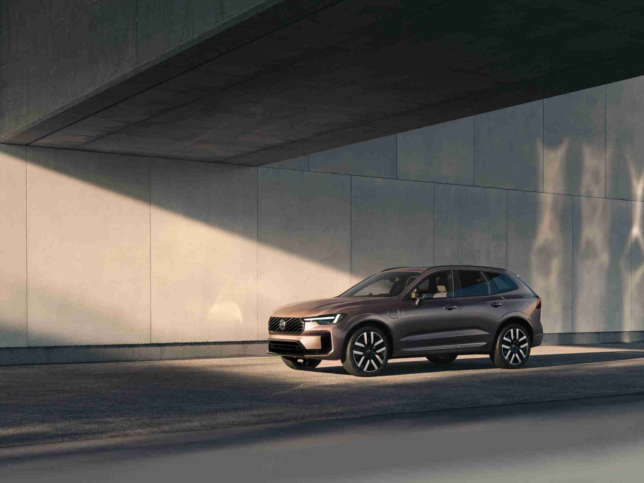 Volvo Cars Unveils Extended-Range XC60 and XC90 Plug-In Hybrids with Up to 124 Miles Electric Range