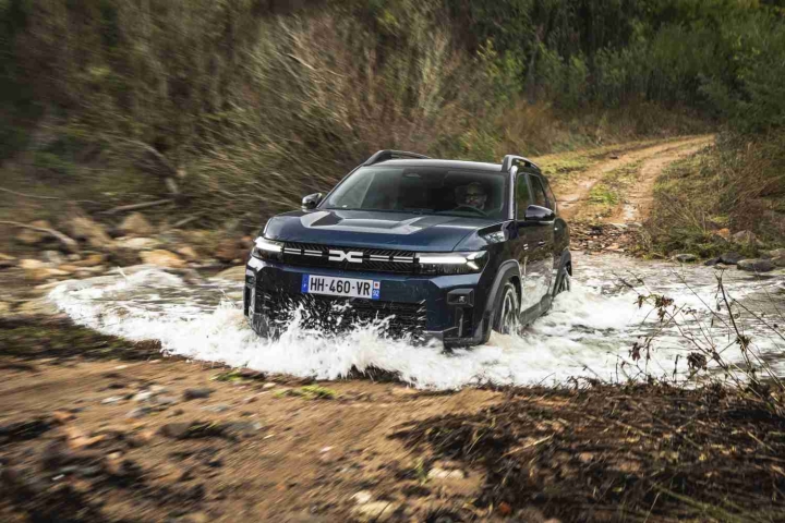 Small-7787-dacia-bigster-4x4-1.jpg