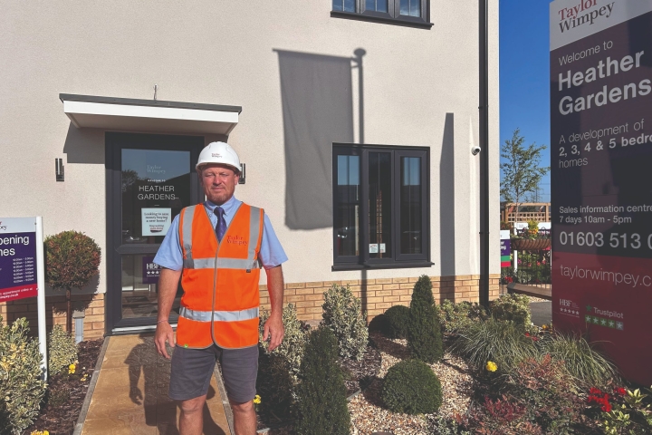 Taylor-Wimpey-East-Anglias-Senior-Site-Manager-Shane-Janse-Van-Vurren-wins-NHBC-Pride-in-the-Job-Seal-of-Excellence-Award-2026-for-Hethersett-development-scaled.jpg