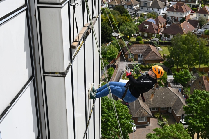 Verity-Verdana-and-Caroline-Rivers-abseiling-for-Neptune-childrens-ward-Jon-Webber-scaled.jpg