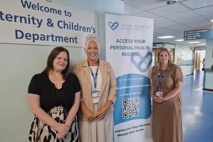 l-r-Stacey-Pearce-Southend-Digital-Midwife-Rebecca-Scully-Broomfield-Digital-Midwife-and-Lisa-Brocklehurst-Lead-Digital-Midwife-scaled.jpg